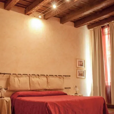 Frühstückspension Anfiteatro 4*